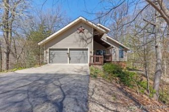 2225 Spencer Drive Middleville, MI 49333