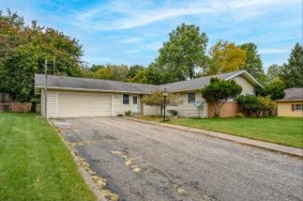 1722 Greenbriar Drive Portage, MI 49024