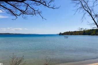 VAC ESTATE Neahtawanta Road 7.99 ACRES W/ WATERFRONTAGE Traverse City, MI 49686