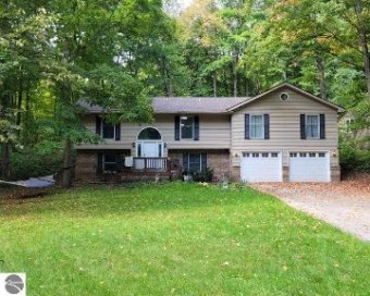 19096 Birch View Trail Lake Ann, MI 49650