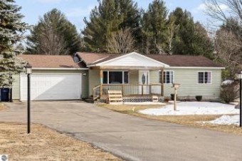 4356 Shawn Drive Traverse City, MI 49685