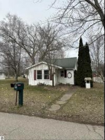 307 E Cottage Avenue Shepherd, MI 48883