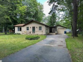 237 Redwine Houghton Lake, MI 48629