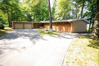 1620 Timber Lane Traverse City, MI 49686