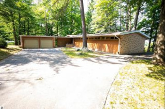 1620 Timber Lane Traverse City, MI 49686