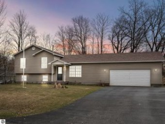 10077 Betsie Creek Drive Interlochen, MI 49643