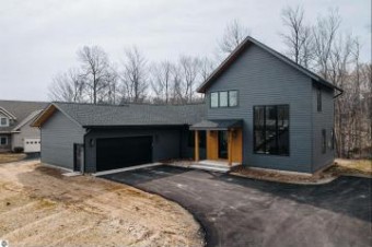 9360 E Creekside Trail Traverse City, MI 49684