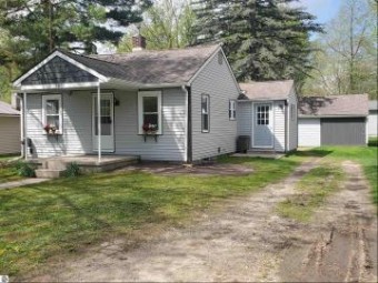 305 Third Shepherd, MI 48883