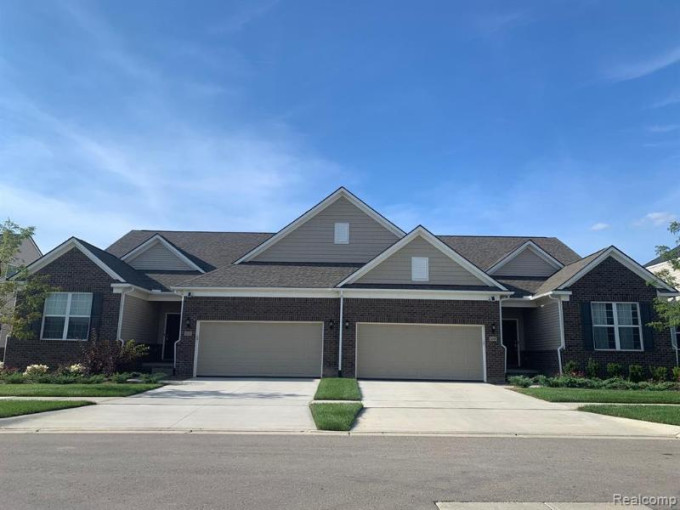 16330 Beech Tree Lane Clinton Township, MI 48038