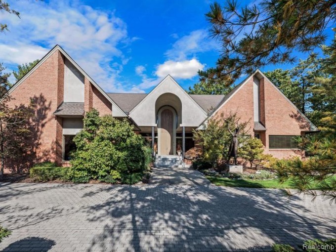 4547 Kiftsgate Bend Bloomfield Hills, MI 48302