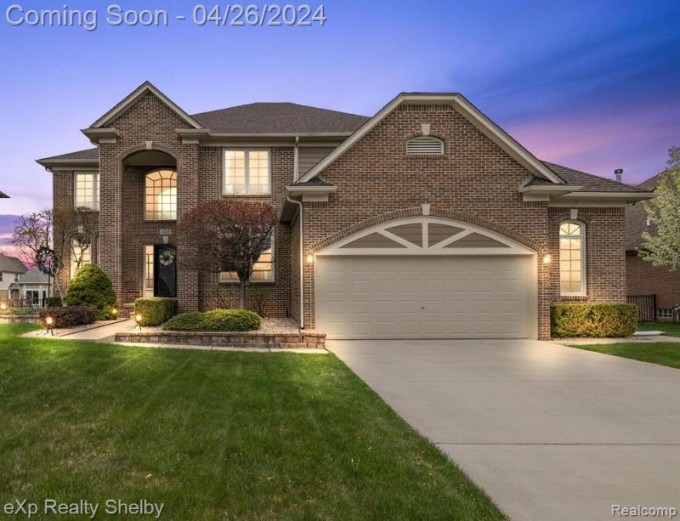 48478 Stoneacre Drive Macomb, MI 48044