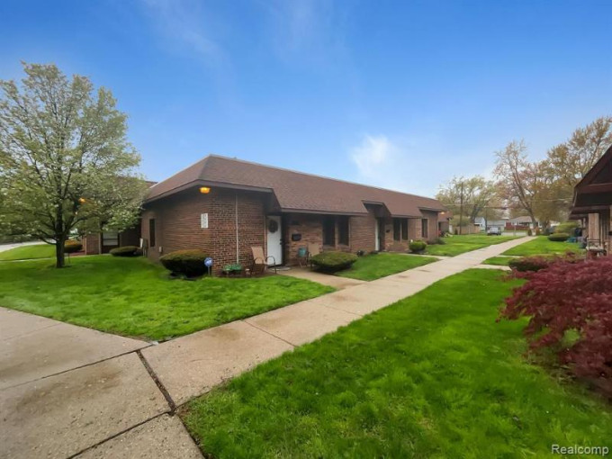 22745 Garfield Street Saint Clair Shores, MI 48082