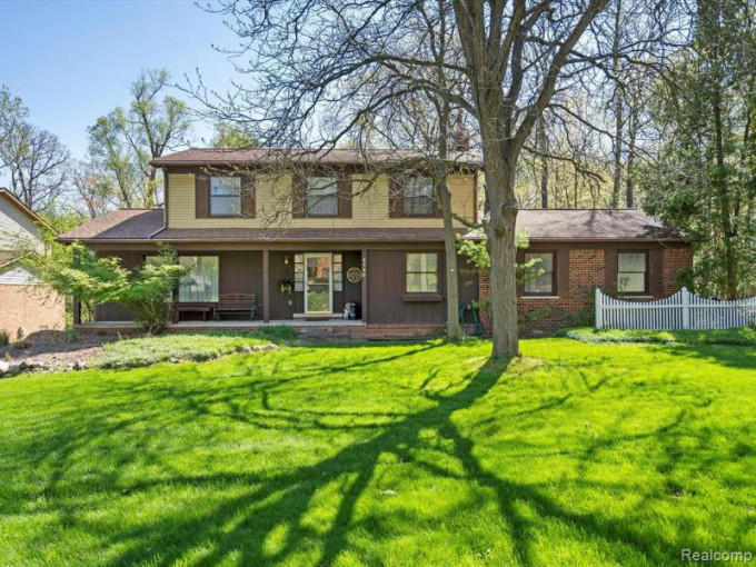 4733 Hardwoods Drive West Bloomfield, MI 48323