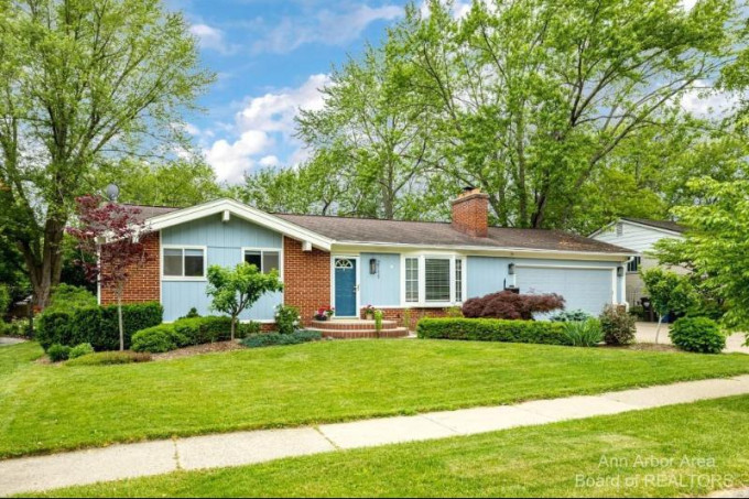 2111 Yorktown Drive Ann Arbor, MI 48105