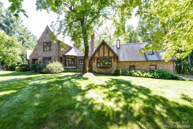 2 Ridgemor Drive Ann Arbor, MI 48103