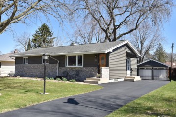 8302 N Grandview Dr, Brown Deer, WI 53223-3435