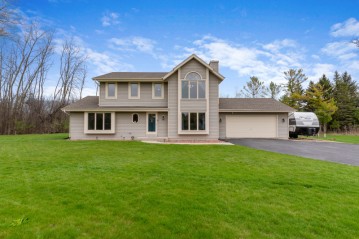 10038 N Brookdale Dr, Mequon, WI 53092