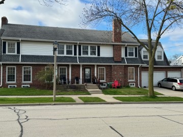 4053 N Bartlett Ave 1615 E KENMORE, Shorewood, WI 53211-1909