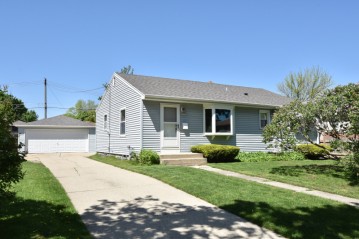 3973 S 52nd St, Milwaukee, WI 53220-2605