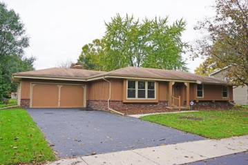 1808 Dixie Dr, Waukesha, WI 53189-7330