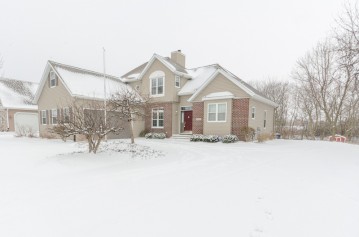 616 Mary Knoll Ln, Watertown, WI 53098-1216