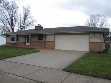 1126 Dogwood Ln, Waukesha, WI 53189-7233