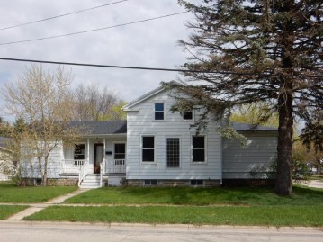 433 S 4th St E, Fort Atkinson, WI 53538-2311