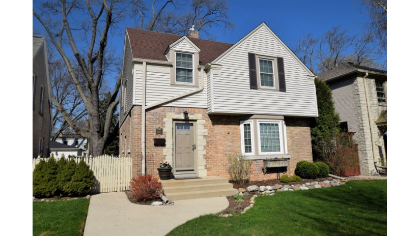 2831 N 77th St Milwaukee, WI 53222-5013 by Shorewest Realtors $191,900
