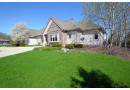 9210 Sunny Ridge Ln, Cedarburg, WI 53012 by Shorewest Realtors $579,800