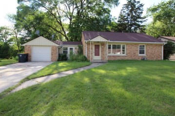 4531 N 103rd St, Wauwatosa, WI 53225-4601