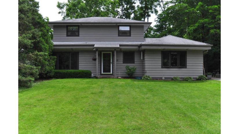 1618 S Arcadian Dr New Berlin, WI 53151-1706 by Exsell Real Estate Experts LLC $229,900