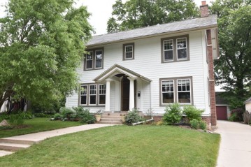 3920 N Stowell Ave, Shorewood, WI 53211-2460