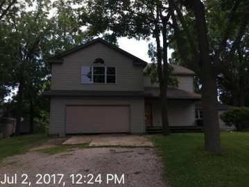 4263 S 95th St, Greenfield, WI 53228-2174