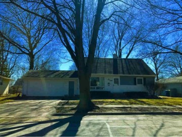 1099 Kenwood St, Green Bay, WI 54304-3804