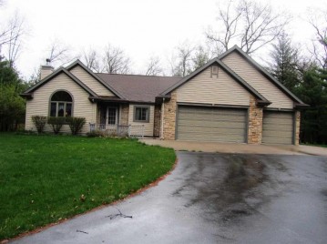 2440 9th Dr, Easton, WI 53910