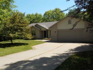 9451 South Woodland Circle, Amherst Junction, WI 54407
