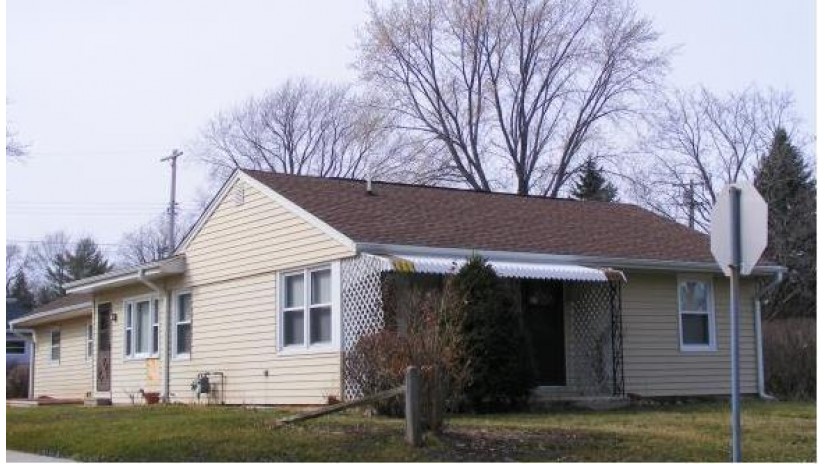 1037 S 123rd St West Allis, WI 53214-2024 by 3% Real Estate $139,900