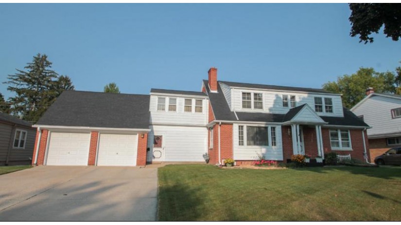 5353 N 49th St Milwaukee, WI 53218-3404 by RE/MAX Service First LLC $119,900