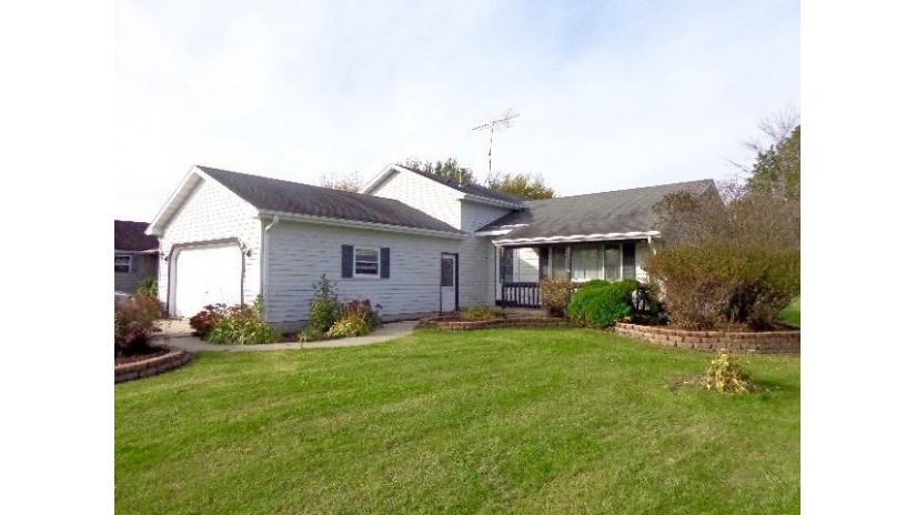 213 Park Ave Sharon, WI 53585-9639 by Berkshire Hathaway Starck Real Estate $160,900