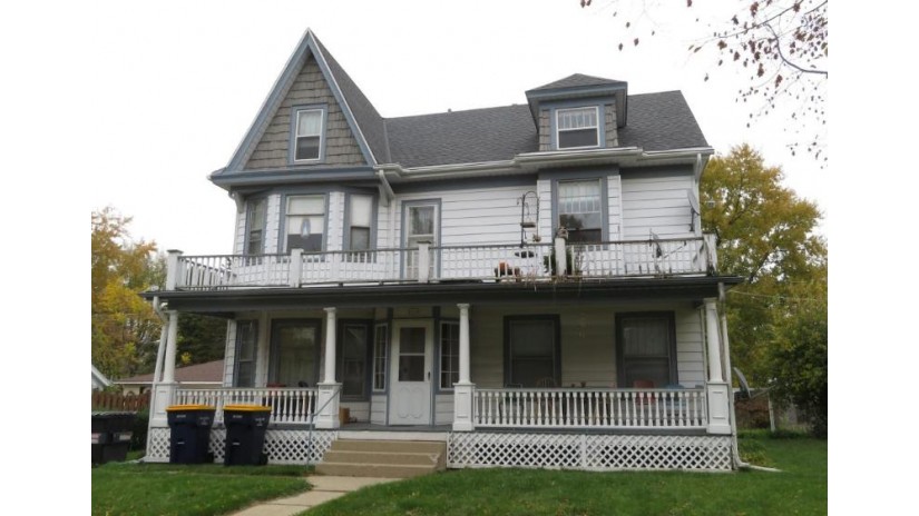 2054 S 81st St West Allis, WI 53219-1016 by Realty Executives - Integrity $149,900