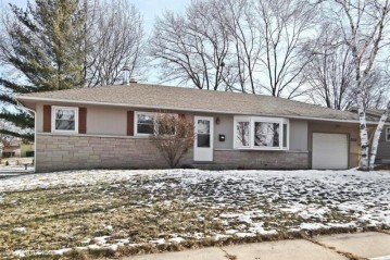 519 S 17th Ave, West Bend, WI 53095-3726