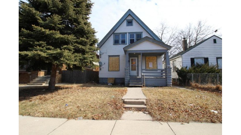 4620 N 30th St 4620A Milwaukee, WI 53209 by RE/MAX Xpress $8,000