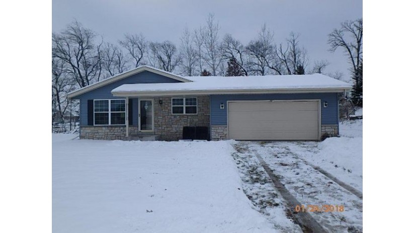 903 Rohda Dr Waterford, WI 53185-4270 by Metro Realty Group $145,000