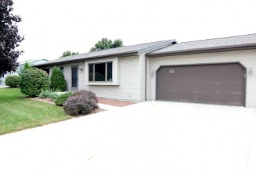 621 S Lincoln Dr, Howards Grove, WI 53083-1272