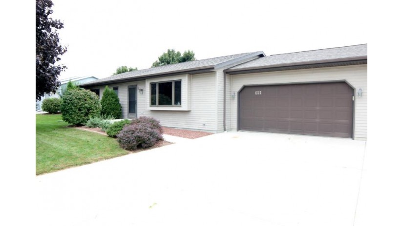 621 S Lincoln Dr Howards Grove, WI 53083-1272 by Pleasant View Realty, LLC $144,900