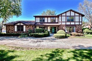 885 Tanglewood Dr, Brookfield, WI 53005