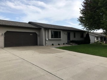 623 S Lincoln Dr, Howards Grove, WI 53083-1272