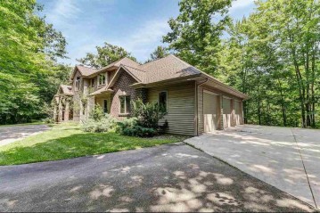 3240 Crystal Creek Court, Suamico, WI 54313