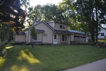 255 Charlevoix St, Marquette, WI 53947