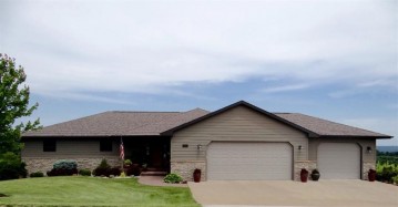 211 Natures Dr, Marquette, IA 52157